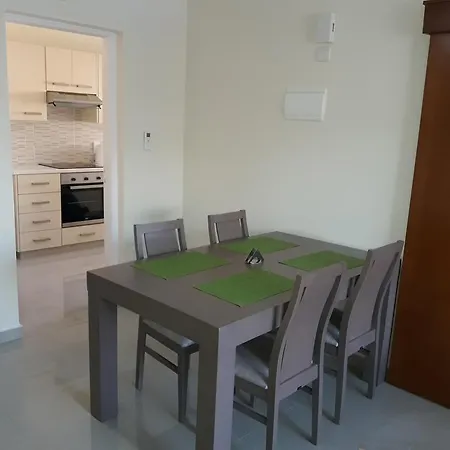 44 Tsimintia Court